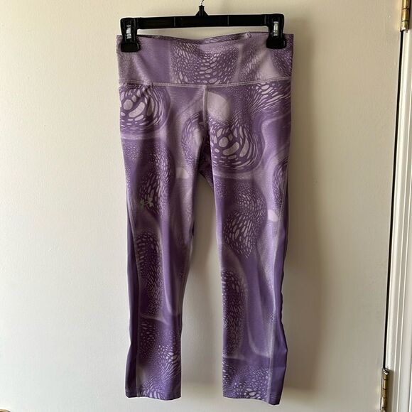 Under Armour Heatgear Crop Compression leggings Size S GUC Purple print - Picture 1 of 5